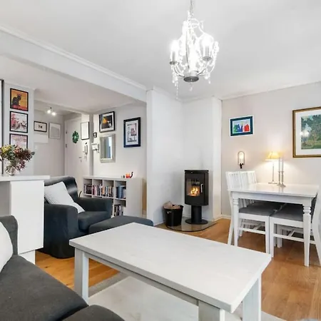 Dinbnb Homes I Family Friendly In Historical Sandviken Appartamento Bergen