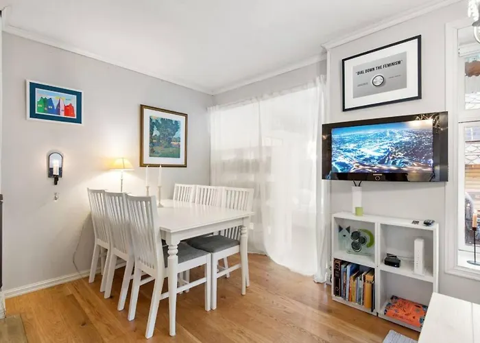 Dinbnb Homes I Family Friendly In Historical Sandviken Lägenhet
